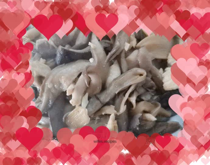 Stir-fried chicken with mushrooms
