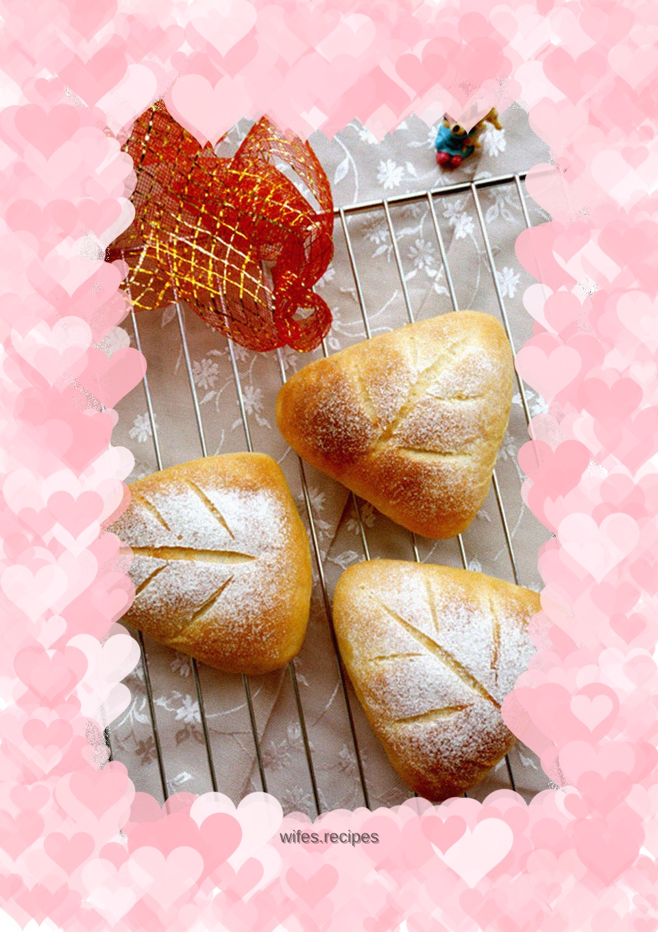 Leaf-shaped taro bread
