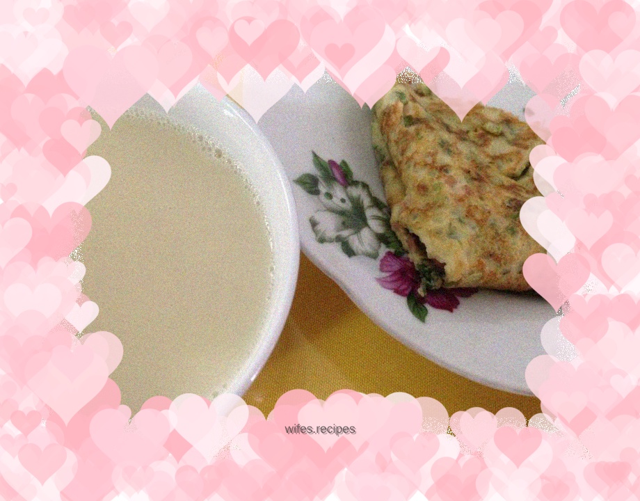 Nutritious breakfast lettuce, ham and egg pancake + soybean, red date, oatmeal and soy milk