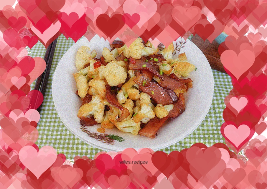 Stir-fried bacon with cauliflower