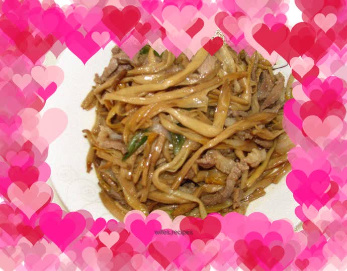 Stir-fried pork belly with yellow flowers