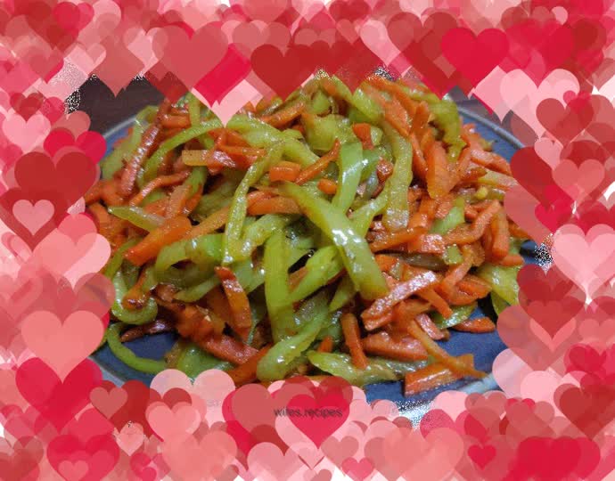 Stir-fried carrots and green peppers