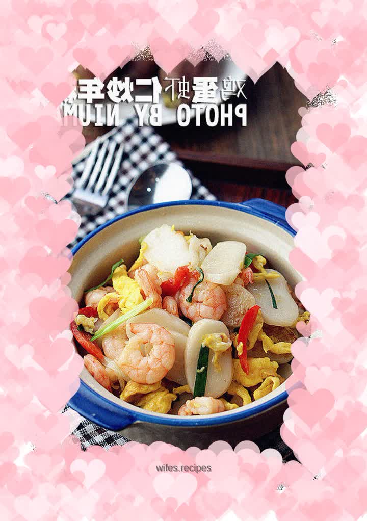 Fried rice cake with egg and shrimp