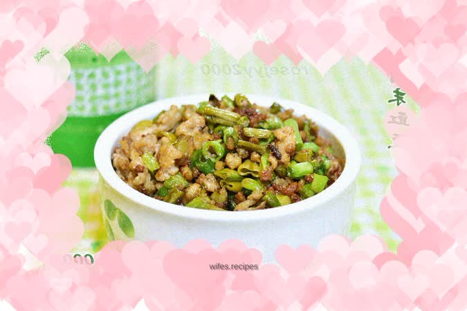 Stir-fried fresh sour cowpeas with minced meat