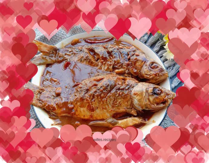 Braised crucian carp with soy sauce