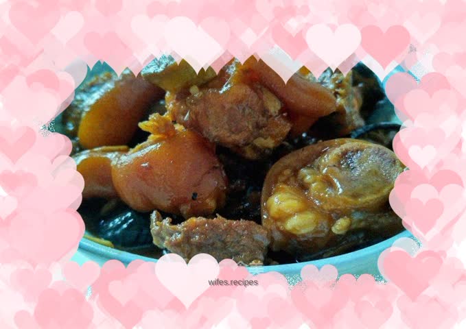 Braised pork trotters