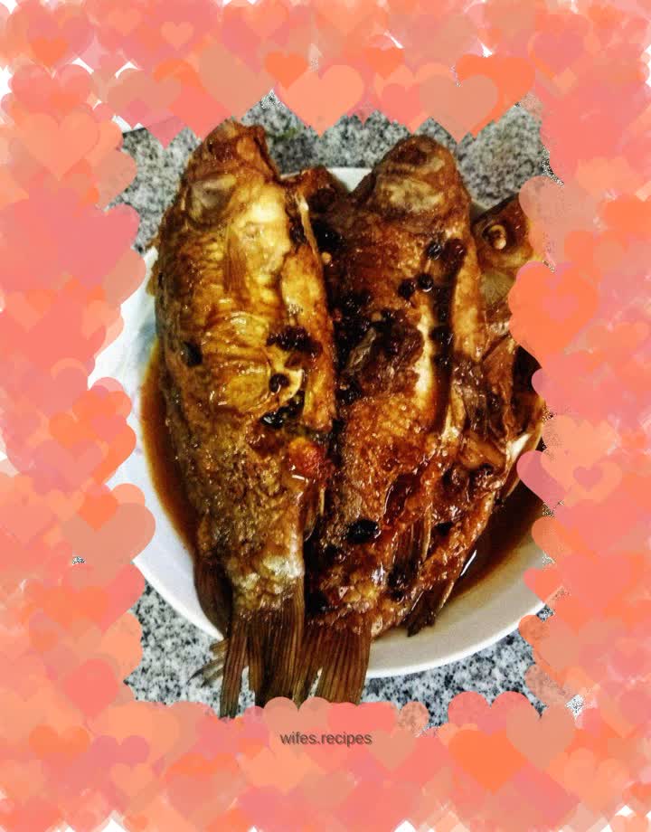 Braised small crucian carp