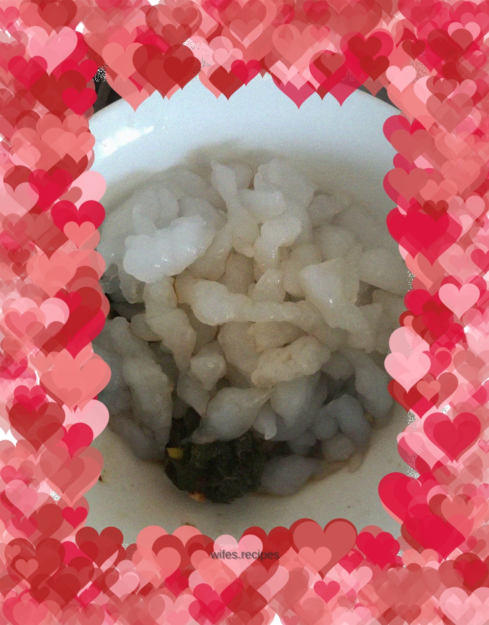 Fish jelly with leakage