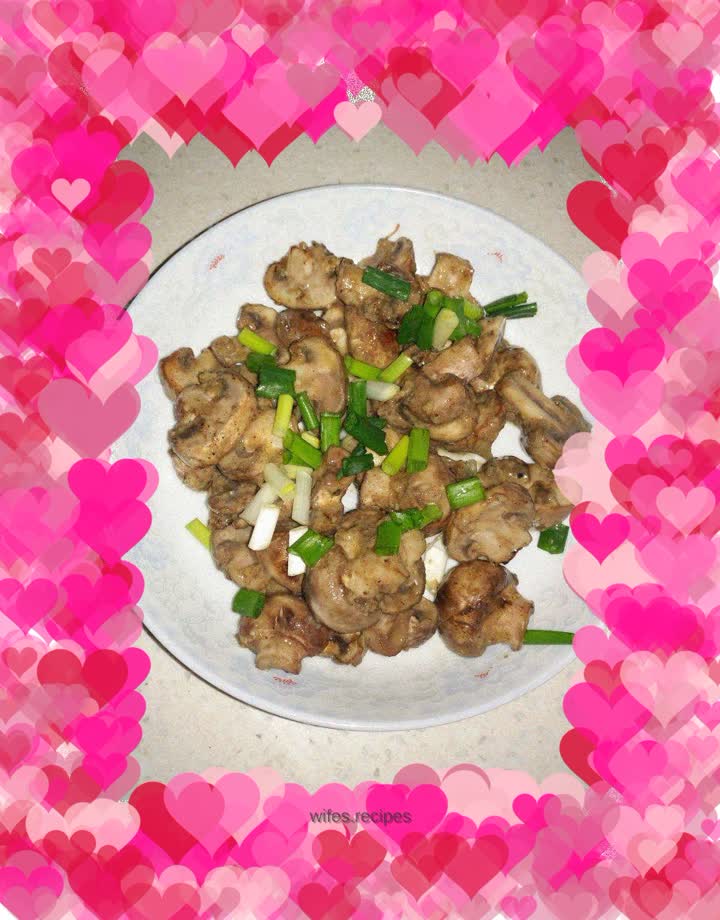 Pan-fried white mushrooms with black pepper