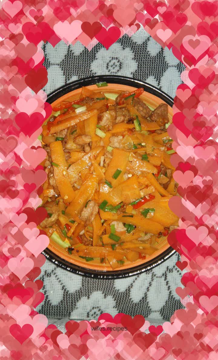 Stir-fried meat with carrots