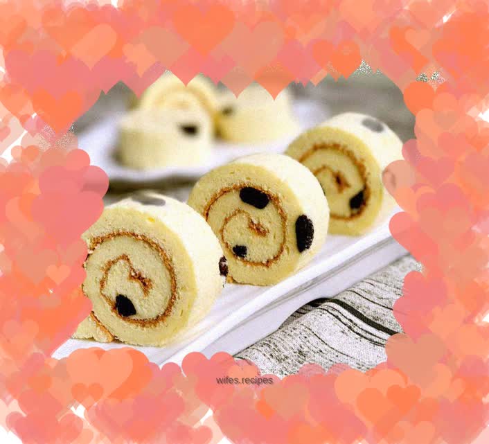 Blackcurrant cake roll