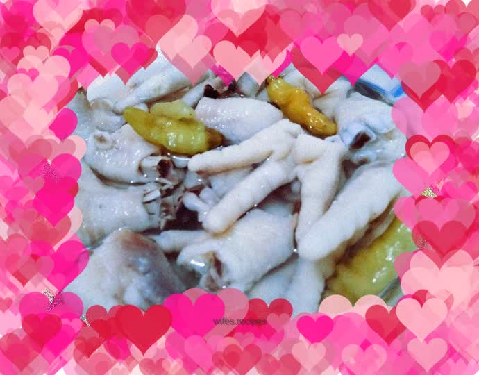 Pickled pepper chicken feet