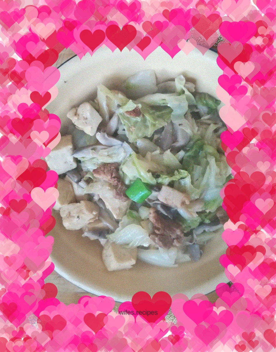 Big meat and cabbage stewed with tofu