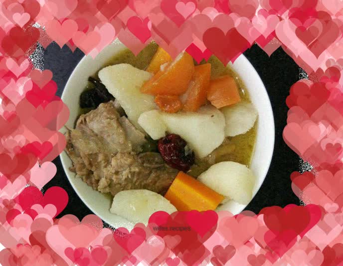 Braised pork ribs with yam and carrot