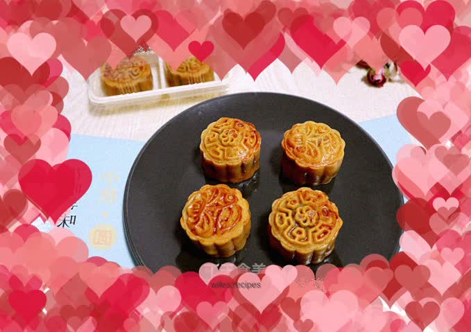 Cantonese egg yolk and chestnut paste mooncake
