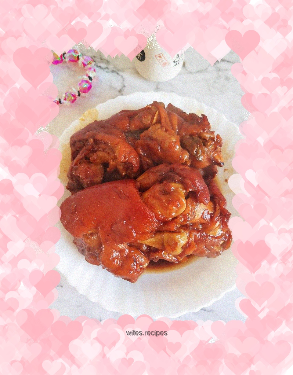 Pressure cooker version of braised pork trotters