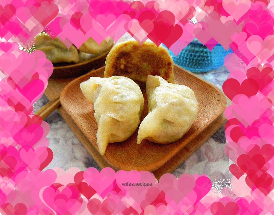 Pan-fried buns with radicchio, lettuce and eggs