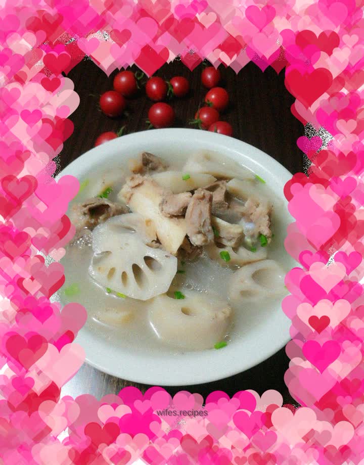 Meat, bone and lotus root soup