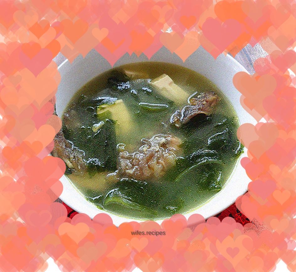 Sea vegetable and fish soup