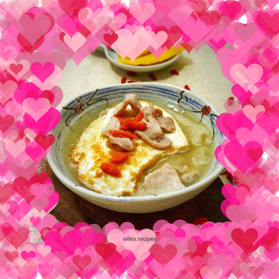 Bamboo egg and lean meat soup