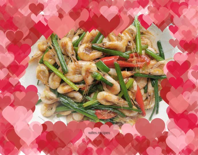 Stir-fried river shrimp with chive flowers
