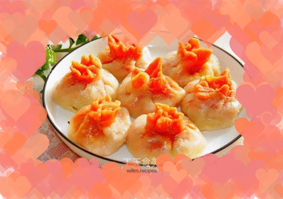 Two-color steamed buns stuffed with pickled cabbage and pork