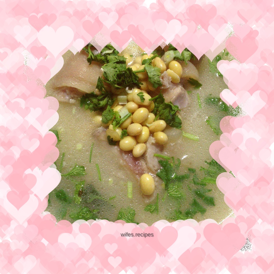 Pork trotters stewed with soybeans