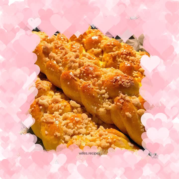 Crispy pumpkin braided buns