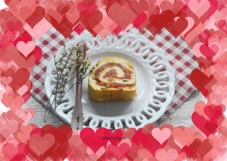 Raisin rolls with hawthorn sauce