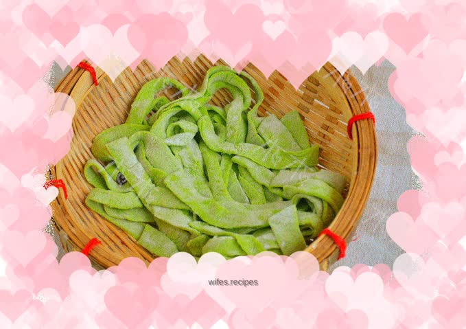 Handmade spinach noodles