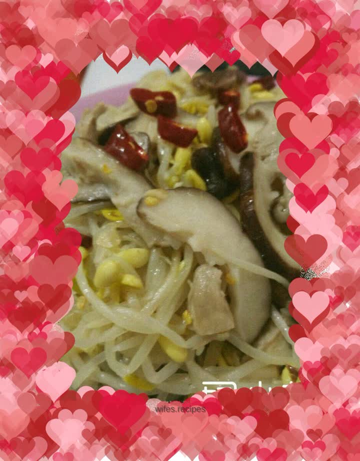 Stir-fried bean sprouts with mushrooms