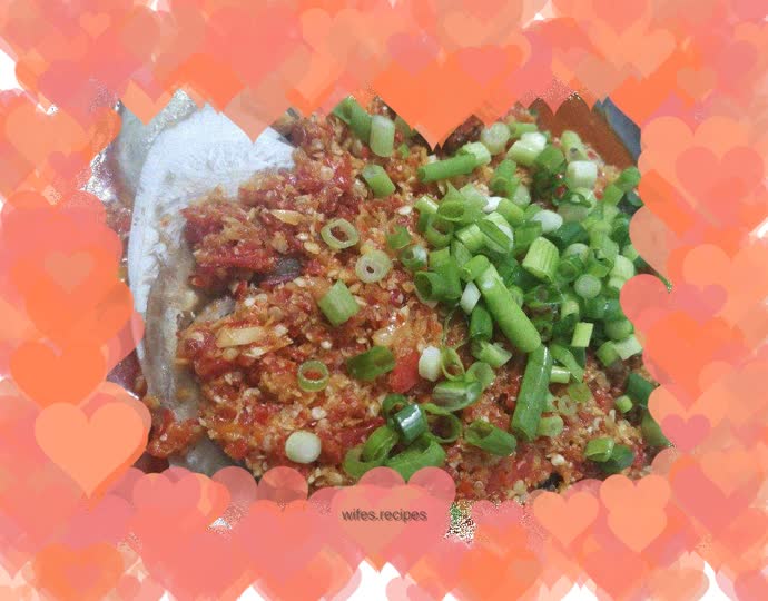 Fish head with chopped pepper