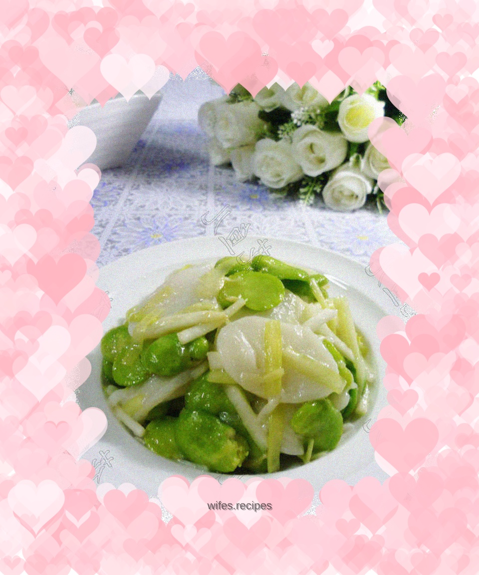 Fried rice cake with chives, sprouts and broad beans