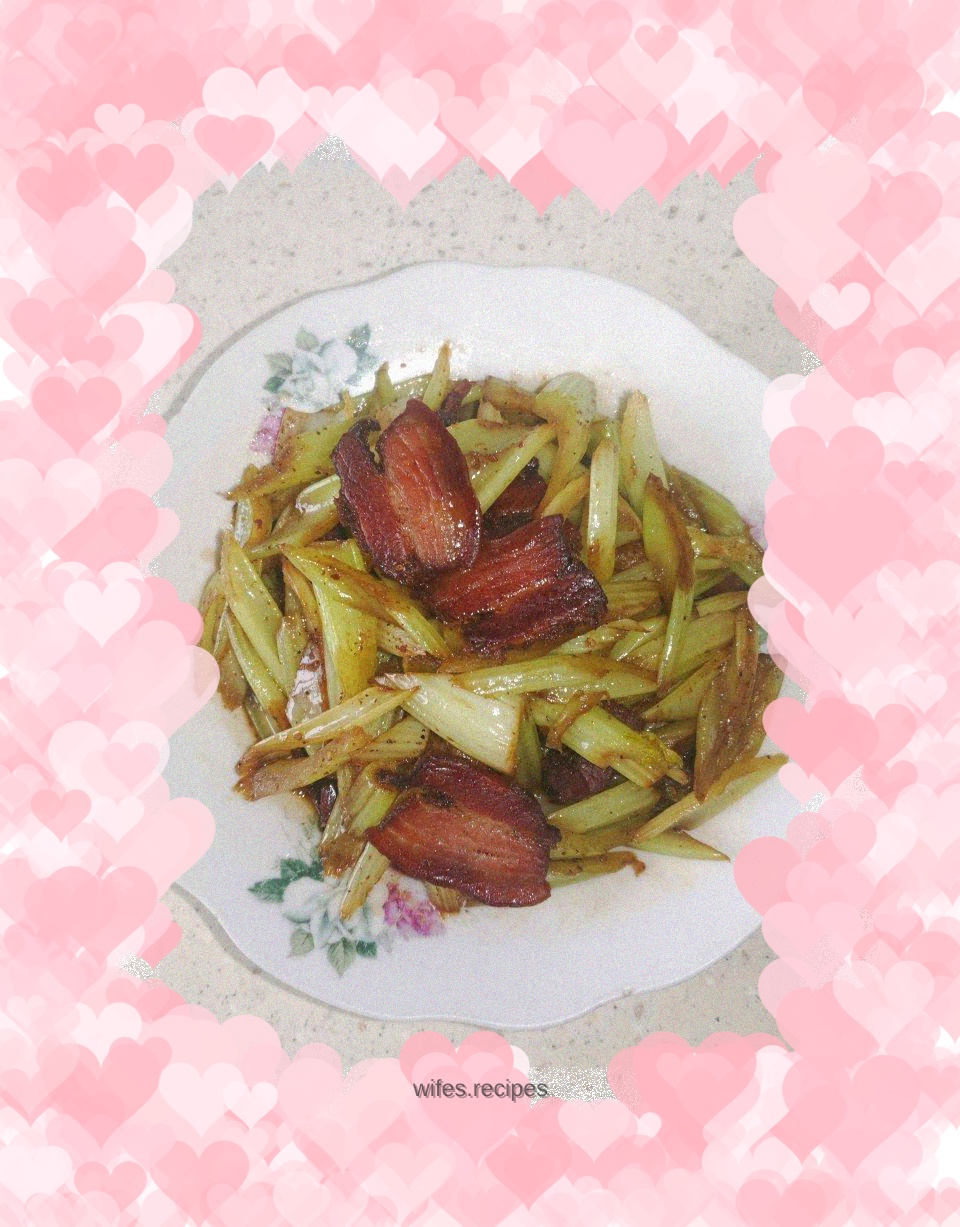 Stir-fried bacon and celery