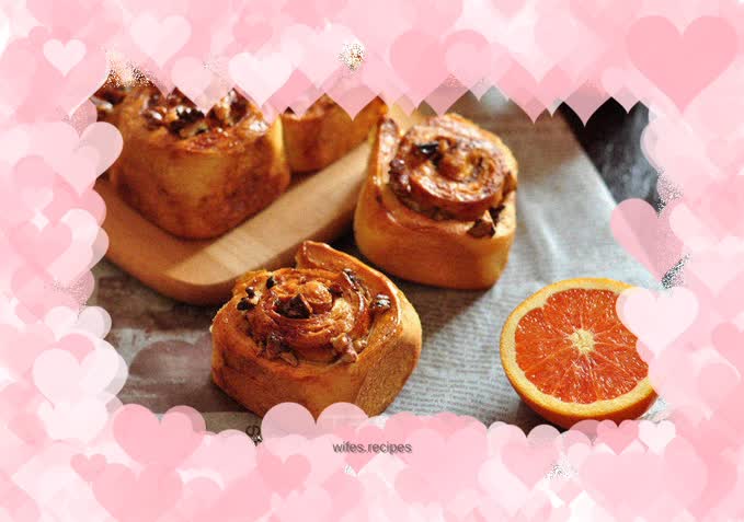 Cinnamon Walnut Rolls