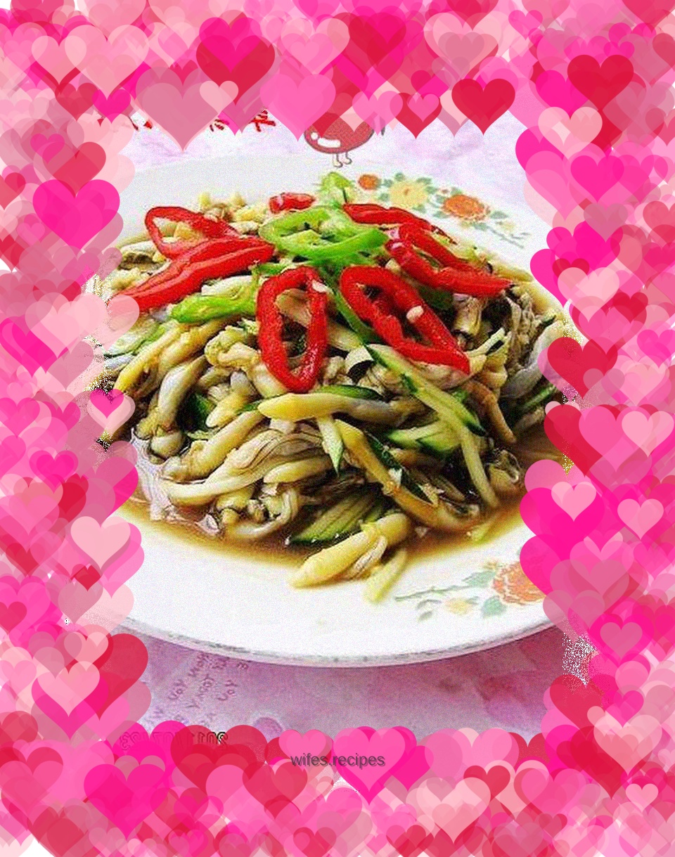 Cucumber mixed with razor clams