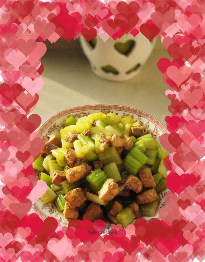 Stir-fried diced chicken with celery