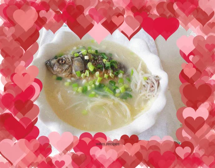 Shredded radish and crucian carp soup