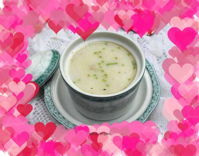 Milky white and thick crucian carp soup