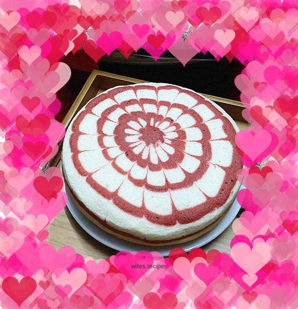 Red yeast latte art vanilla cake