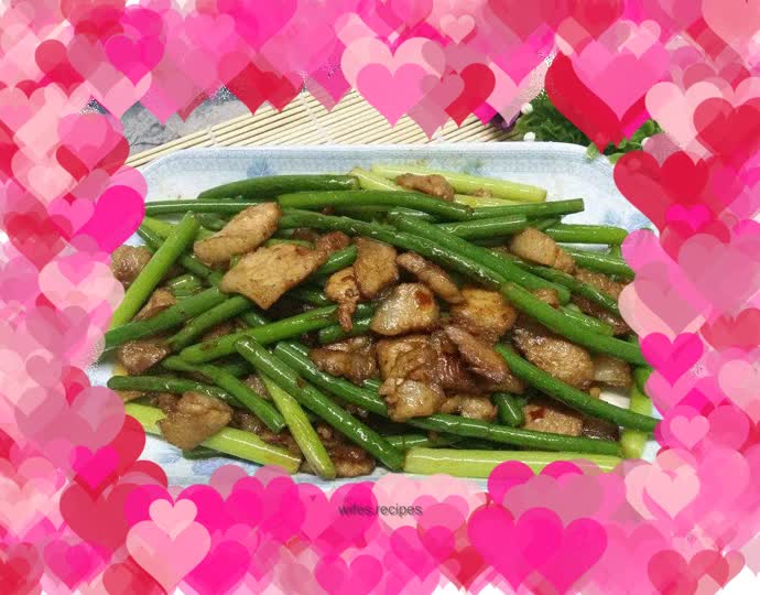 Stir-fried pork with garlic