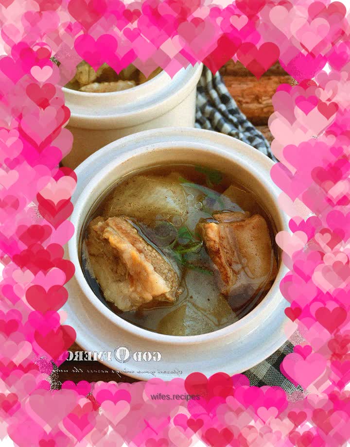 White radish and pork ribs soup for beauty and slimming