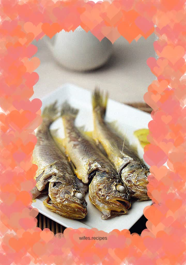 Steamed yellow croaker with ginger slices