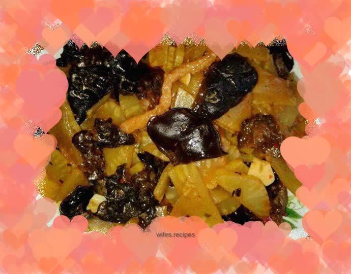 Stir-fried fungus with lettuce