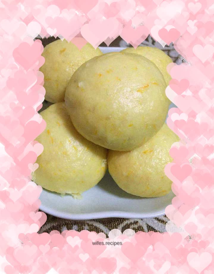 Pumpkin steamed buns