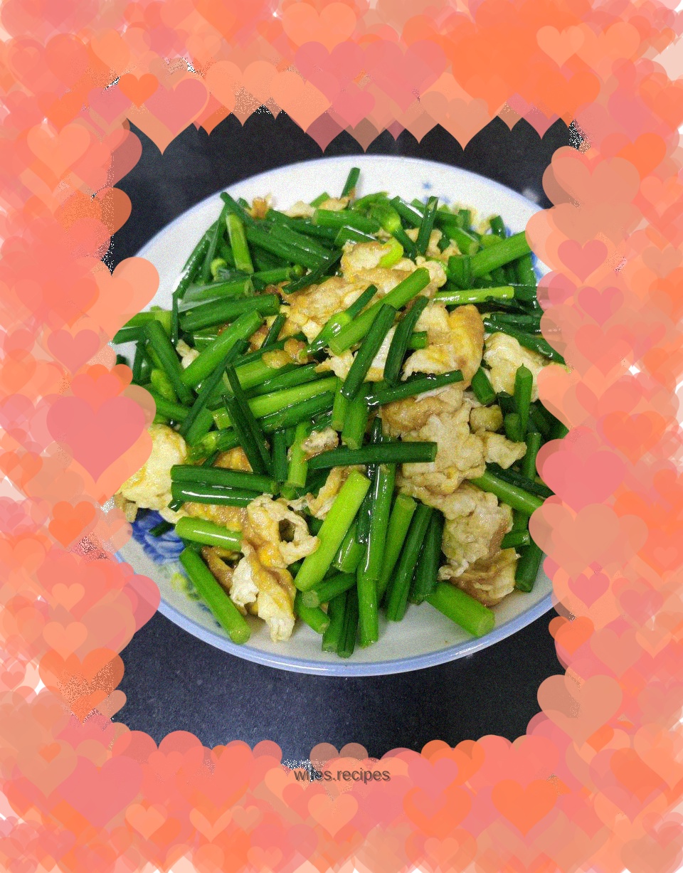 Fried eggs with chives