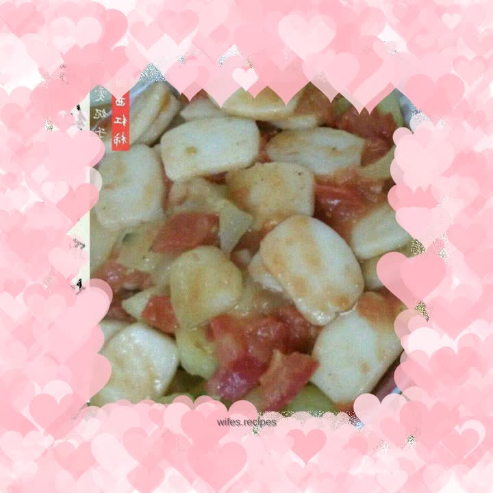 Fried rice cake with tomatoes and cucumbers