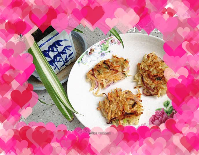 Cheap potato pancakes with delicious taste