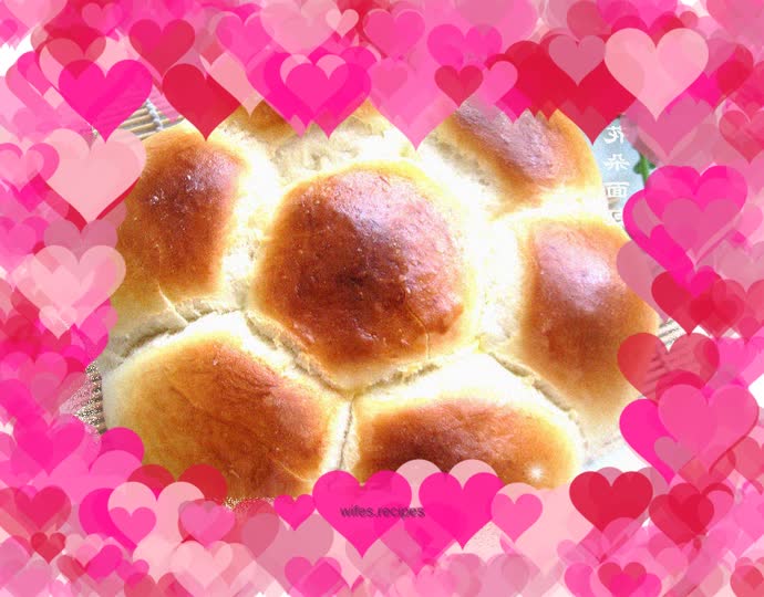 Soft and delicious--flower red bean bread