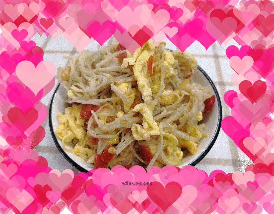 Fried eggs with enoki mushrooms